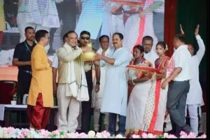  रंगारंग माहोलो के  बीच से असम के मुख्यमंत्री डॉ हिमंत बिस्व शर्मा का हुआ जोरदार स्वागत